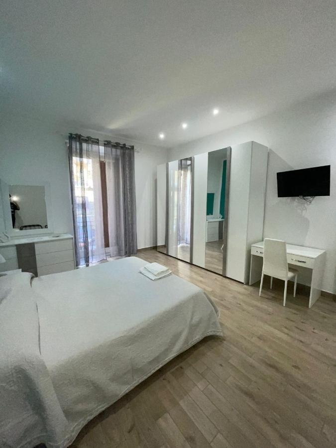 Dormire A Napoli Centro Holiday House Casa Vacanza Exterior foto